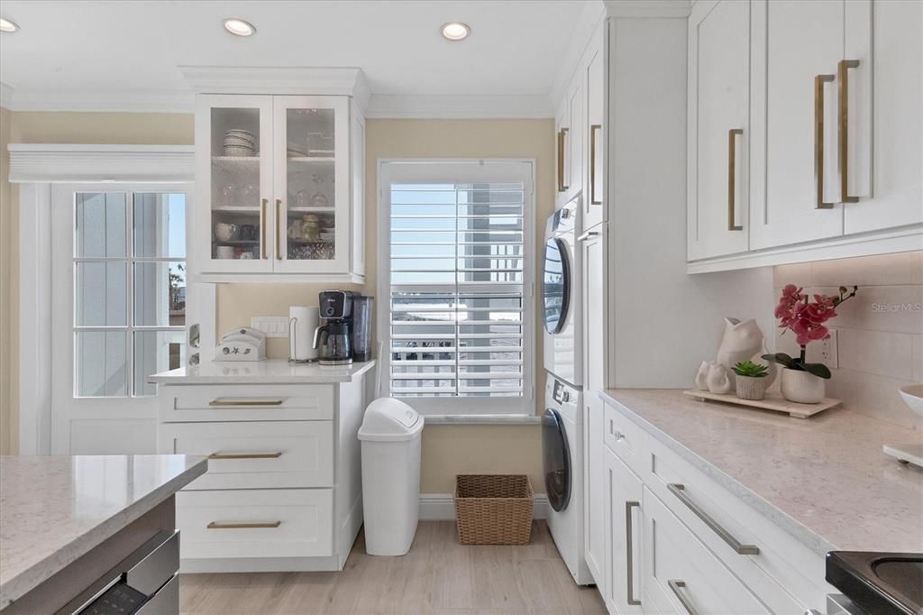 For Sale: $1,239,000 (2 beds, 2 baths, 1248 Square Feet)