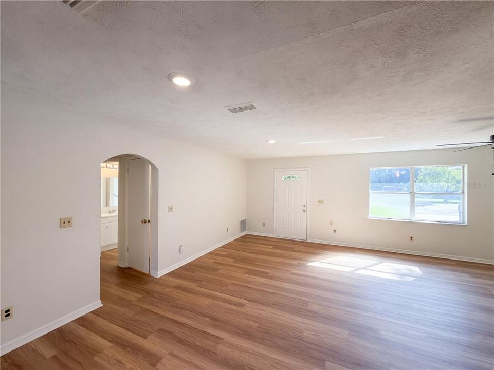 En Venta: $260,000 (3 camas, 2 baños, 2020 Pies cuadrados)