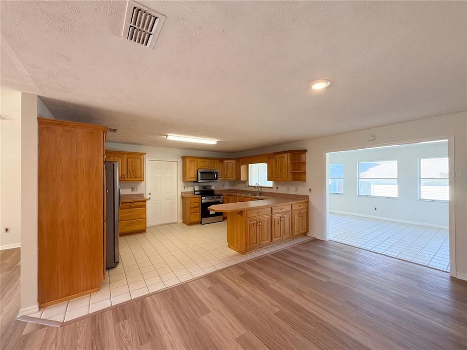 En Venta: $260,000 (3 camas, 2 baños, 2020 Pies cuadrados)