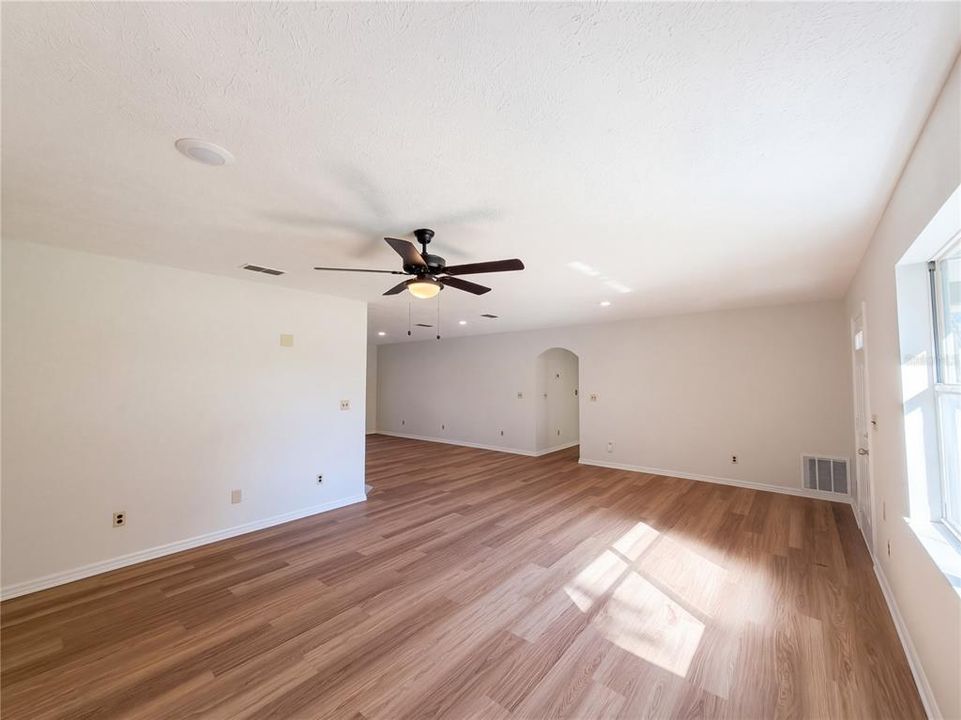 En Venta: $260,000 (3 camas, 2 baños, 2020 Pies cuadrados)