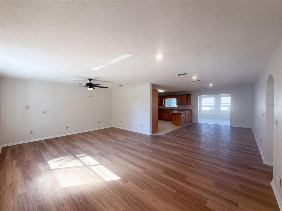 En Venta: $260,000 (3 camas, 2 baños, 2020 Pies cuadrados)