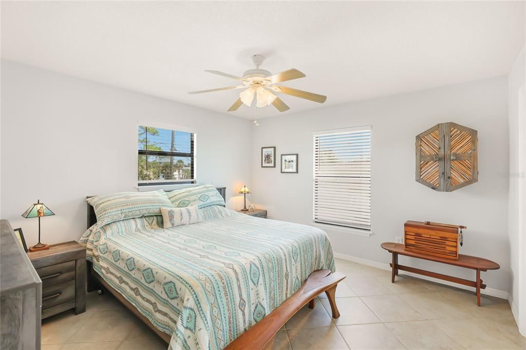 For Sale: $1,350,000 (2 beds, 2 baths, 1248 Square Feet)
