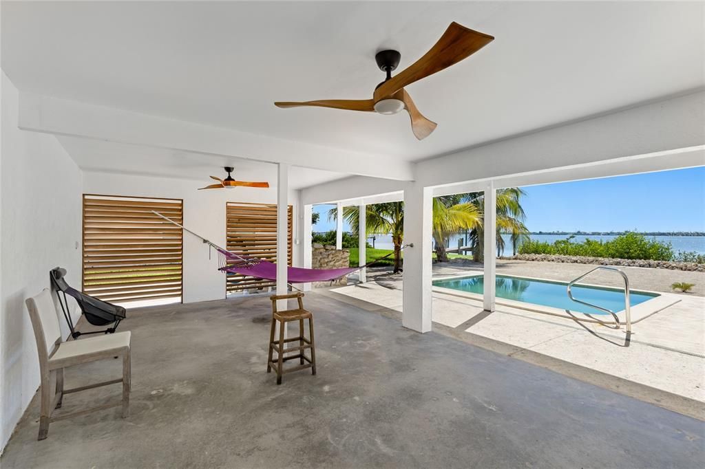 For Sale: $1,350,000 (2 beds, 2 baths, 1248 Square Feet)