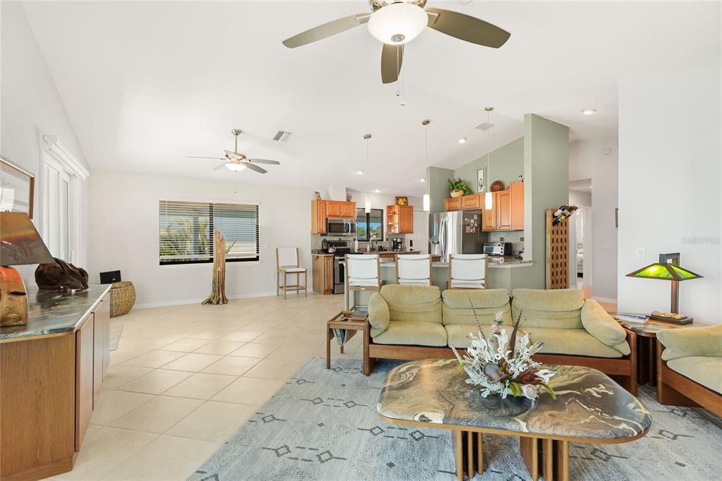For Sale: $1,350,000 (2 beds, 2 baths, 1248 Square Feet)