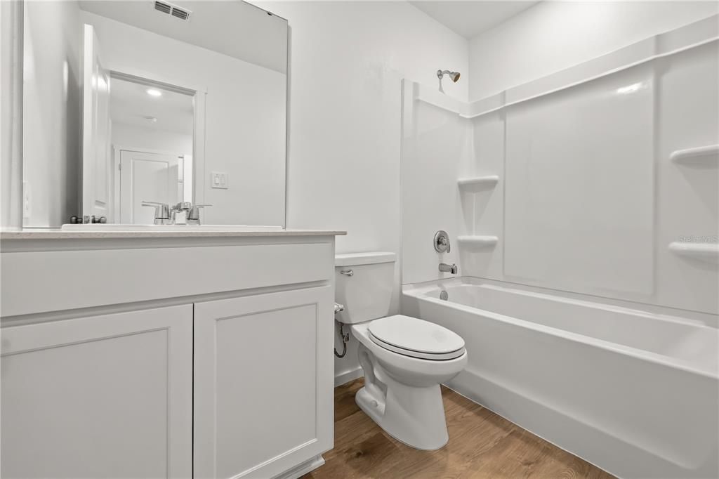 В аренду: $1,900 (3 спален, 2 ванн, 1378 Квадратных фут)
