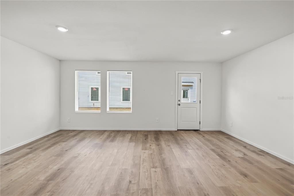 В аренду: $1,900 (3 спален, 2 ванн, 1378 Квадратных фут)