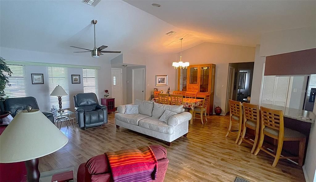 На продажу: $325,000 (3 спален, 2 ванн, 1630 Квадратных фут)