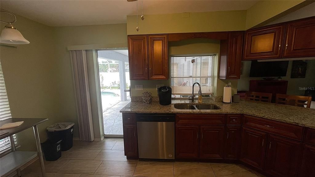 На продажу: $325,000 (3 спален, 2 ванн, 1630 Квадратных фут)