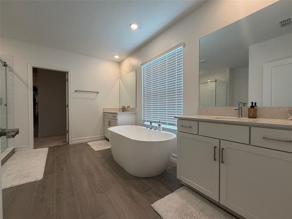For Sale: $769,000 (5 beds, 4 baths, 3273 Square Feet)