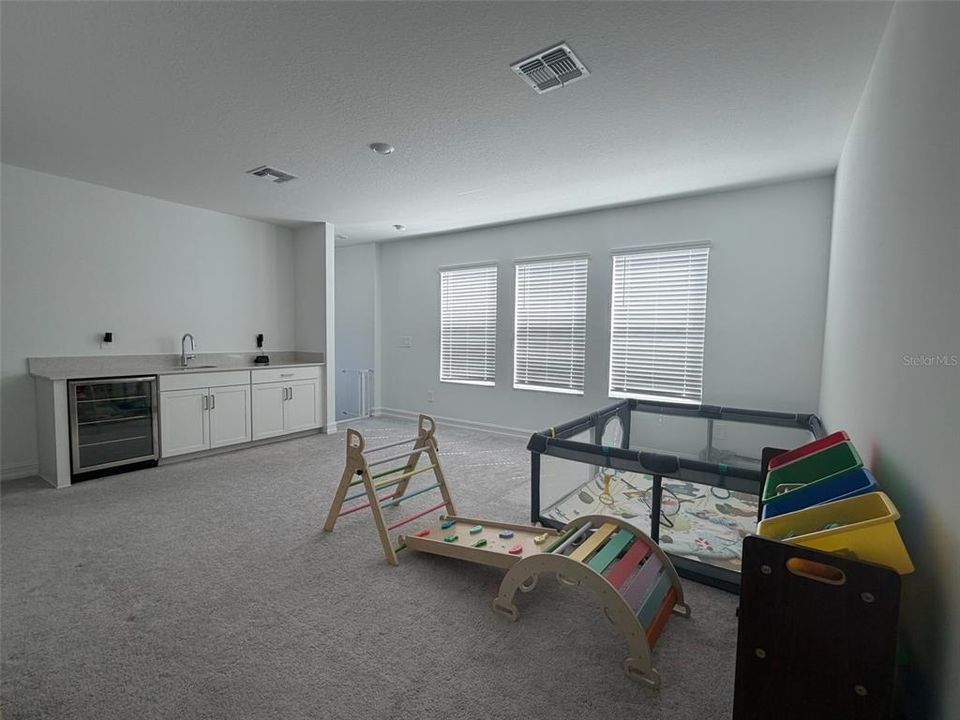 For Sale: $769,000 (5 beds, 4 baths, 3273 Square Feet)