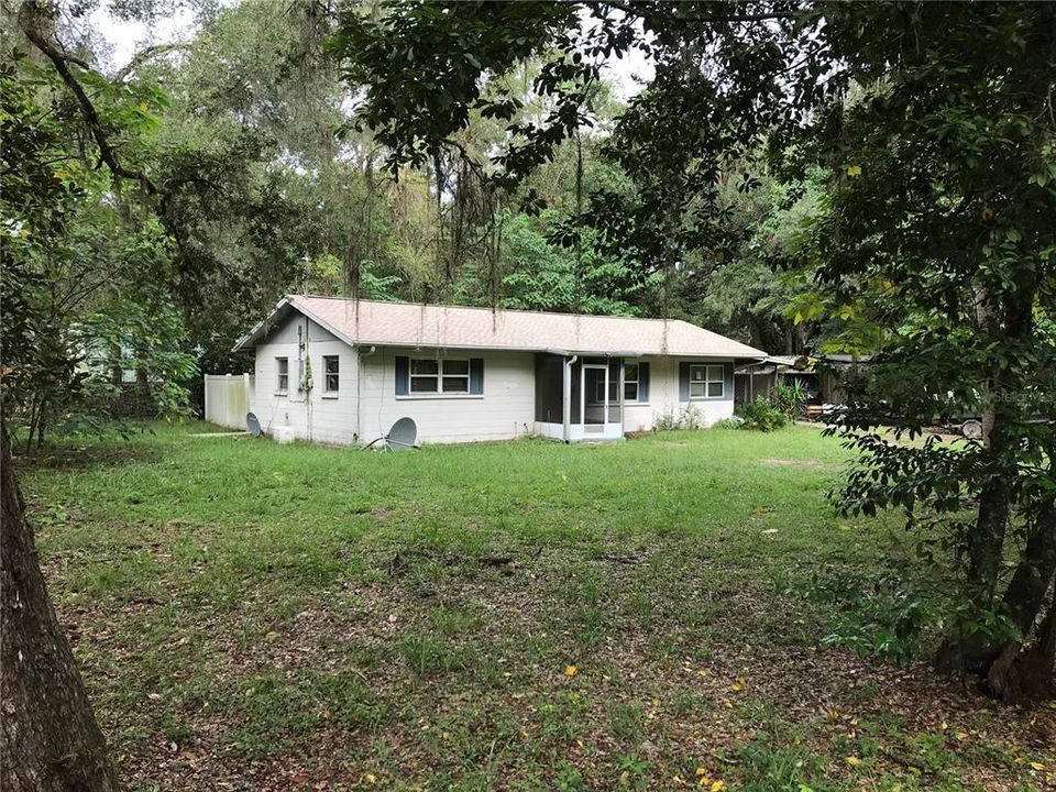For Sale: $115,000 (2 beds, 1 baths, 948 Square Feet)