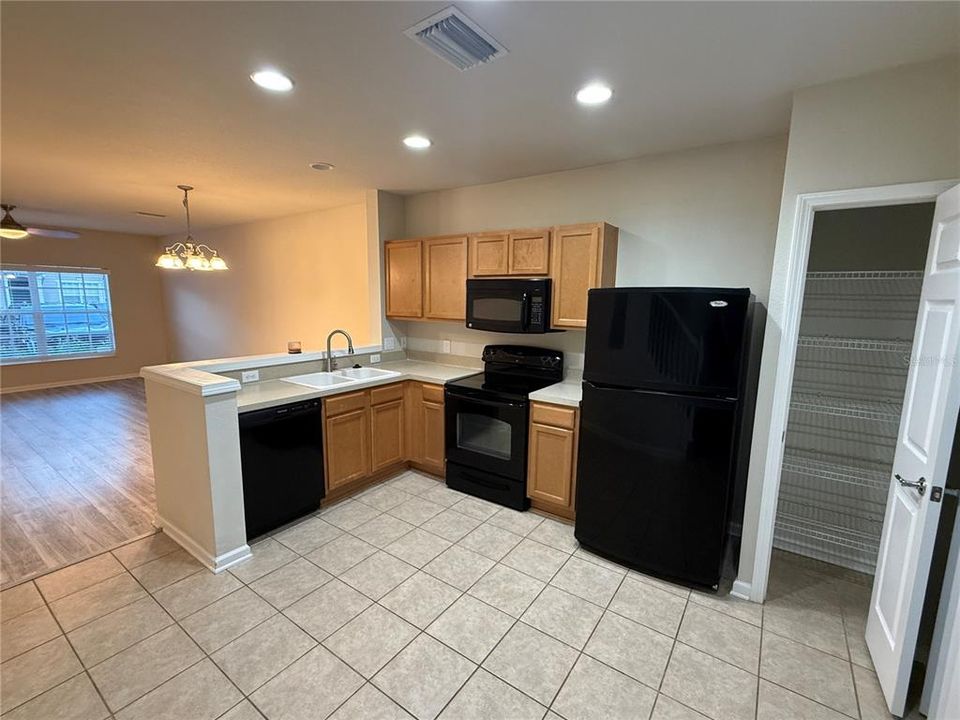 В аренду: $1,995 (2 спален, 2 ванн, 1248 Квадратных фут)