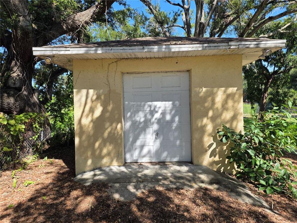 For Sale: $169,999 (2 beds, 2 baths, 951 Square Feet)
