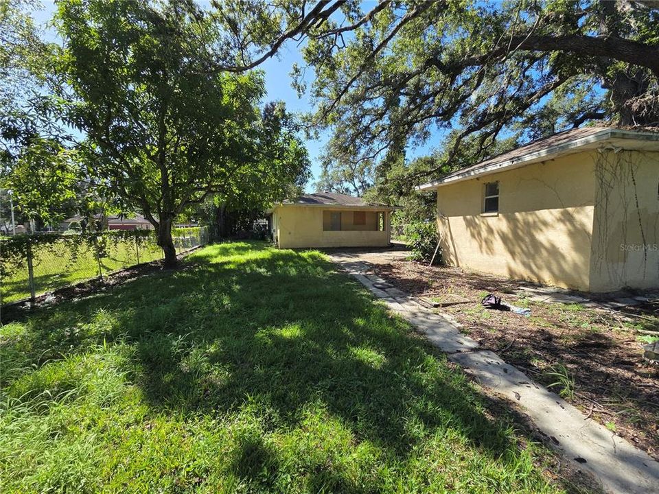 For Sale: $169,999 (2 beds, 2 baths, 951 Square Feet)