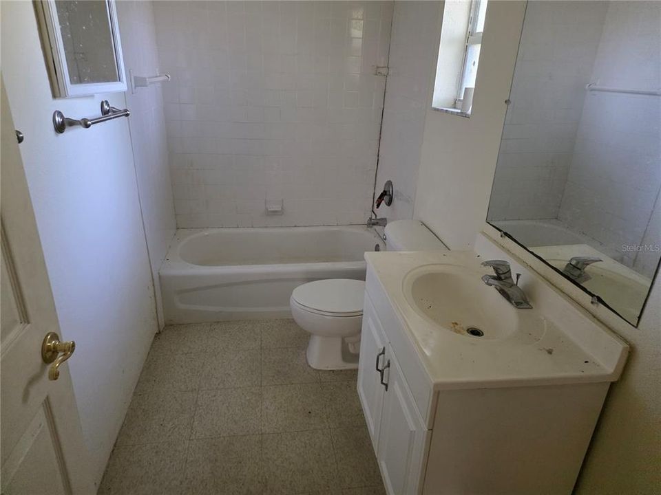 For Sale: $169,999 (2 beds, 2 baths, 951 Square Feet)