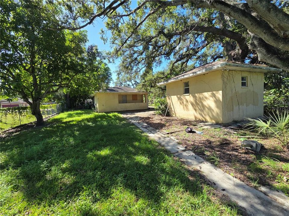 For Sale: $169,999 (2 beds, 2 baths, 951 Square Feet)