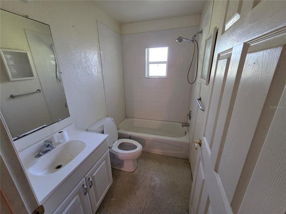 For Sale: $169,999 (2 beds, 2 baths, 951 Square Feet)