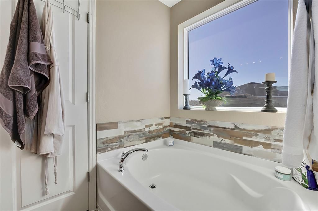 For Sale: $338,000 (3 beds, 2 baths, 2015 Square Feet)