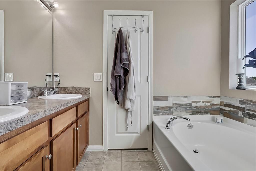 For Sale: $338,000 (3 beds, 2 baths, 2015 Square Feet)