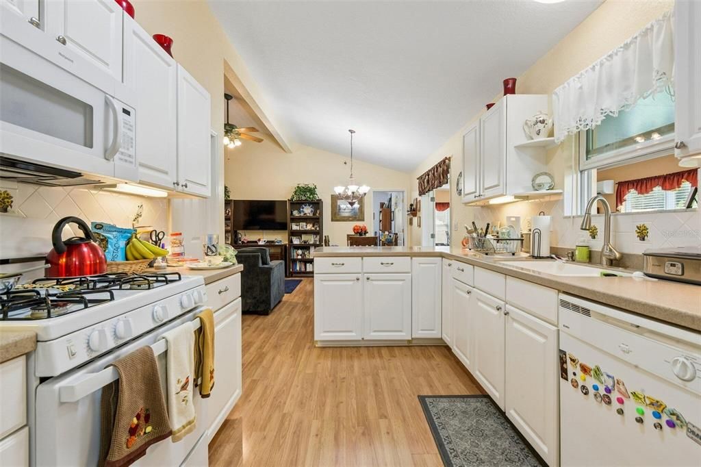 For Sale: $605,000 (4 beds, 3 baths, 2331 Square Feet)