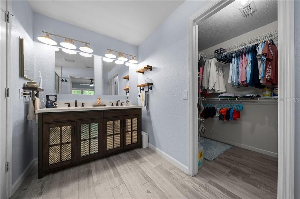 En Venta: $284,900 (3 camas, 2 baños, 1714 Pies cuadrados)