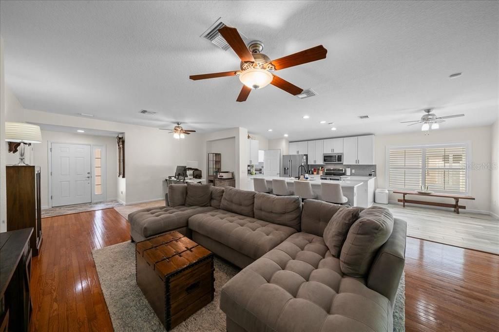 En Venta: $284,900 (3 camas, 2 baños, 1714 Pies cuadrados)
