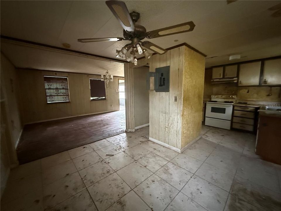 На продажу: $45,000 (3 спален, 1 ванн, 1236 Квадратных фут)