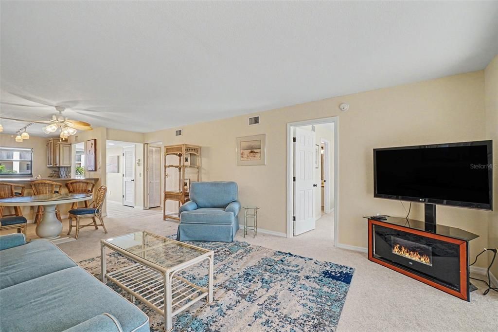 For Sale: $89,900 (2 beds, 2 baths, 1153 Square Feet)