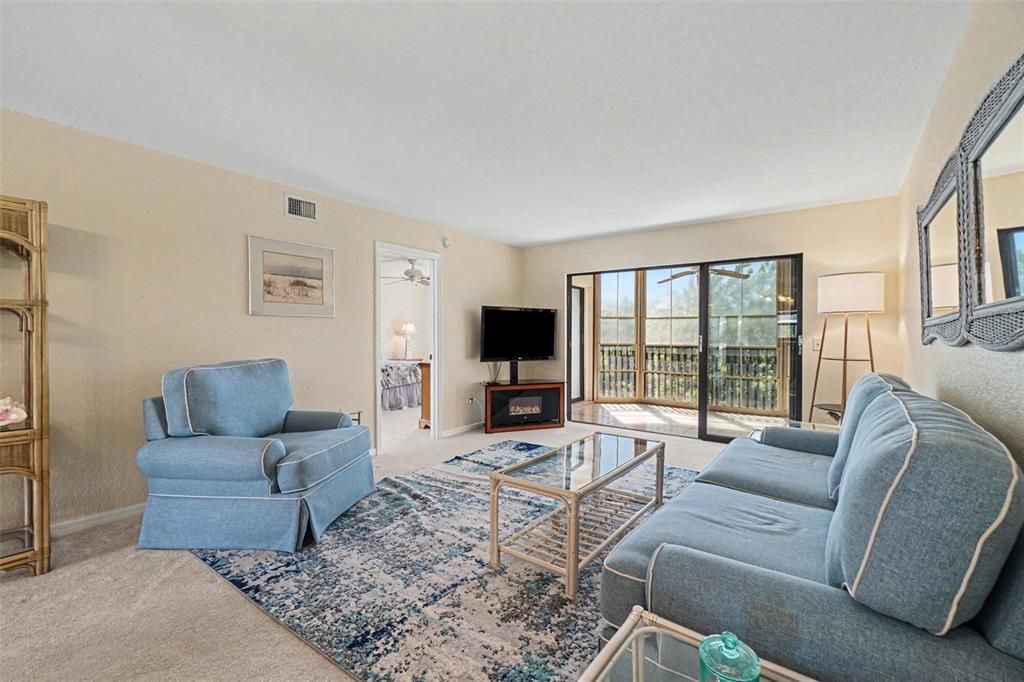 For Sale: $89,900 (2 beds, 2 baths, 1153 Square Feet)