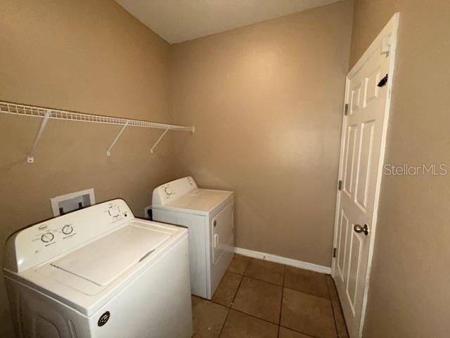В аренду: $1,895 (3 спален, 2 ванн, 1370 Квадратных фут)