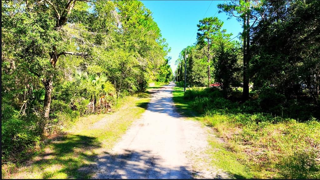На продажу: $23,500 (1.01 acres)