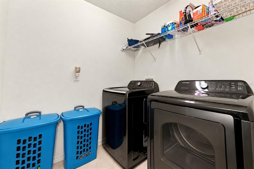 En Venta: $381,000 (4 camas, 2 baños, 1787 Pies cuadrados)