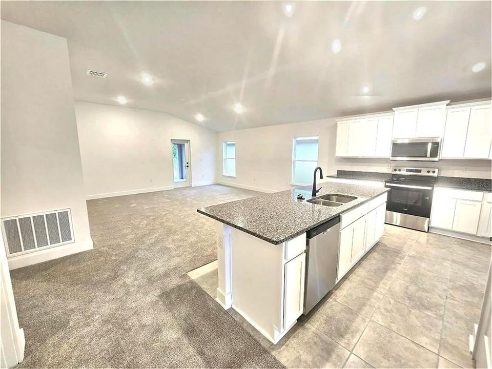 En Venta: $366,900 (3 camas, 2 baños, 1780 Pies cuadrados)