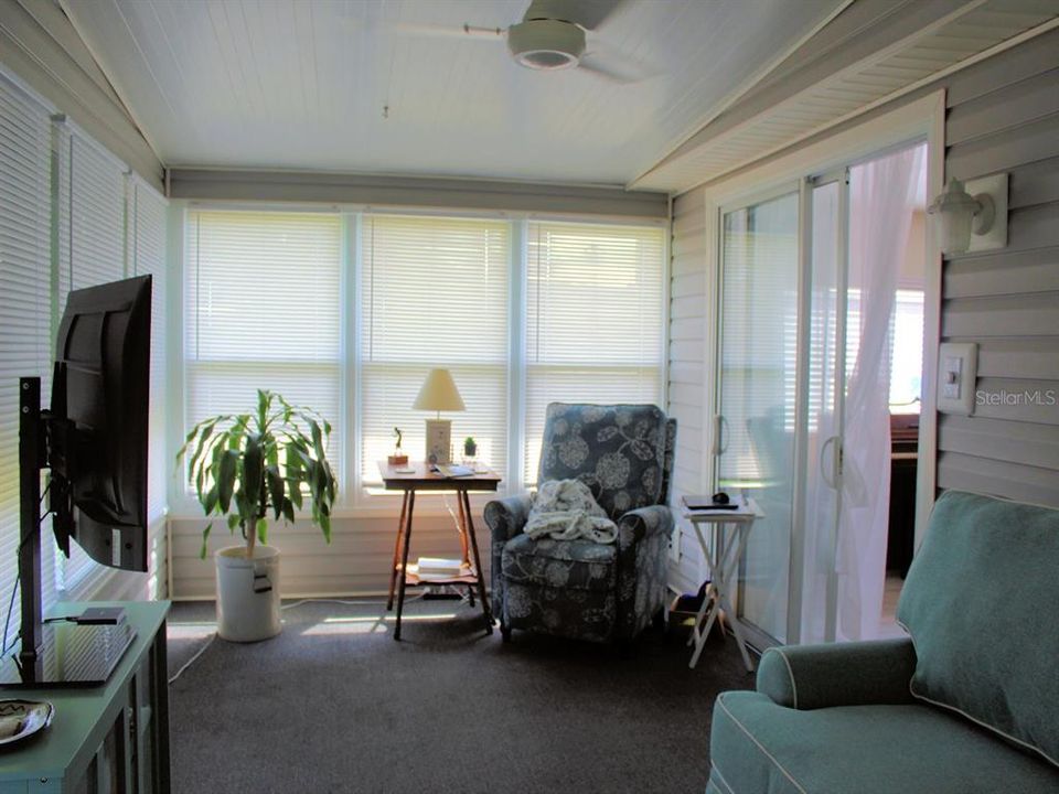 For Sale: $165,000 (2 beds, 2 baths, 1152 Square Feet)