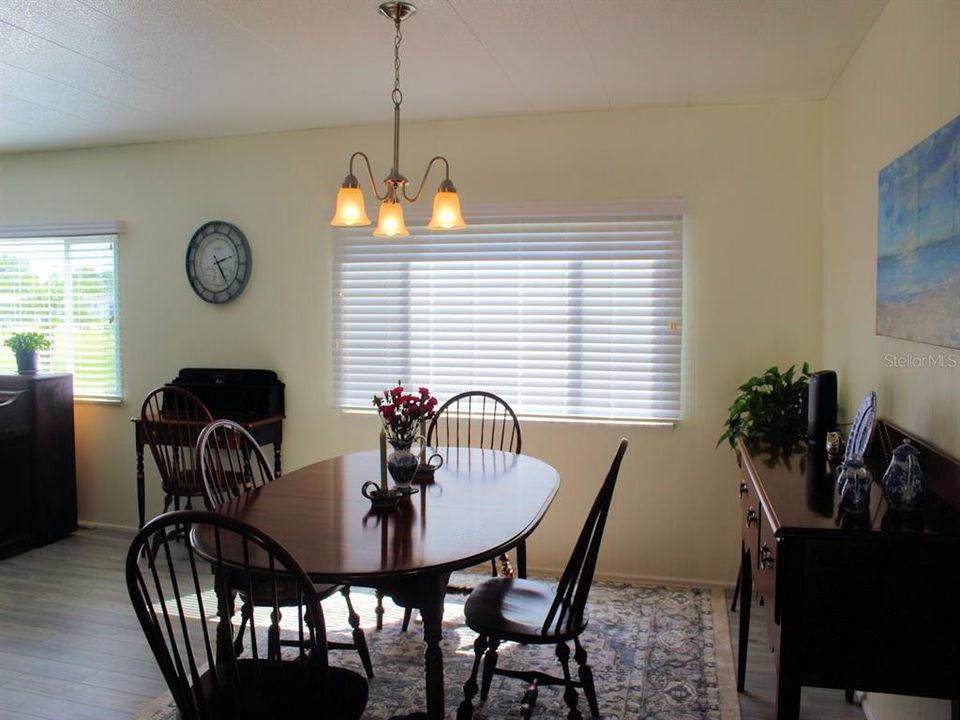 For Sale: $165,000 (2 beds, 2 baths, 1152 Square Feet)
