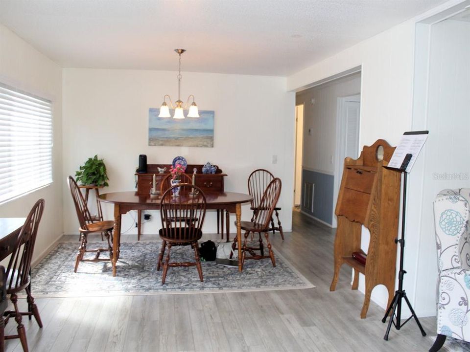 For Sale: $165,000 (2 beds, 2 baths, 1152 Square Feet)