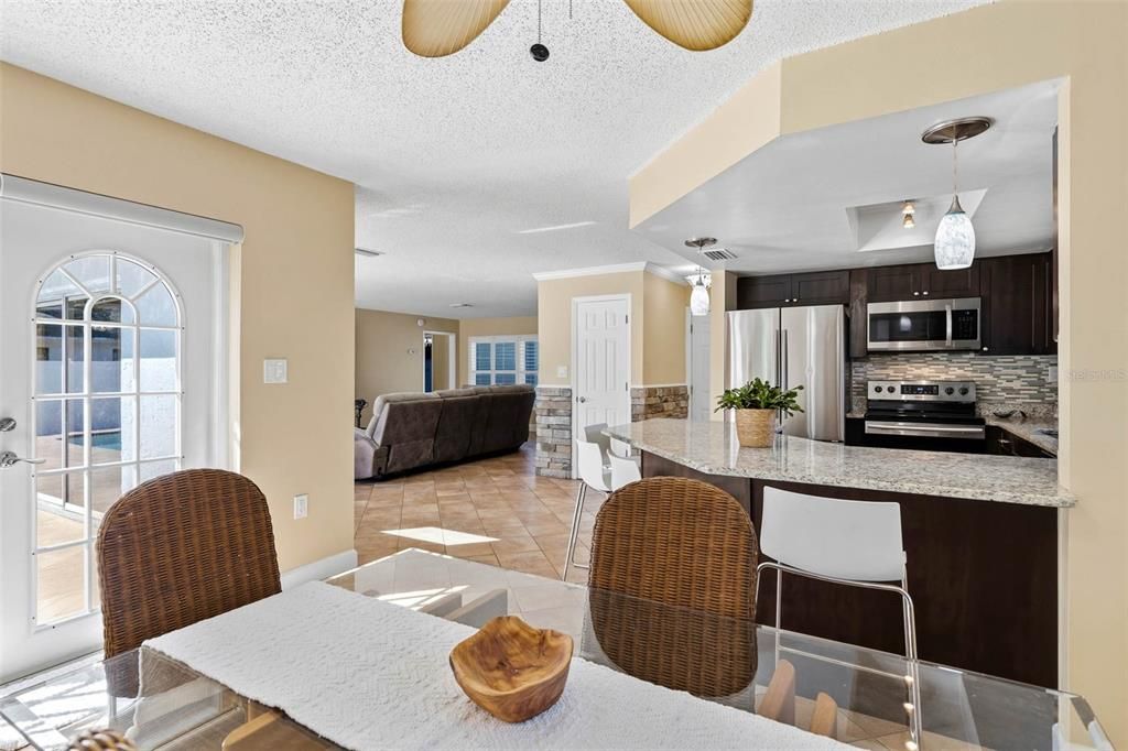 For Sale: $475,000 (3 beds, 3 baths, 1654 Square Feet)
