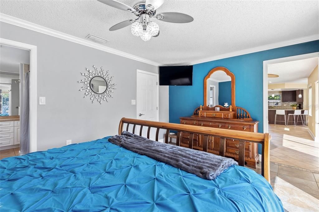 For Sale: $475,000 (3 beds, 3 baths, 1654 Square Feet)