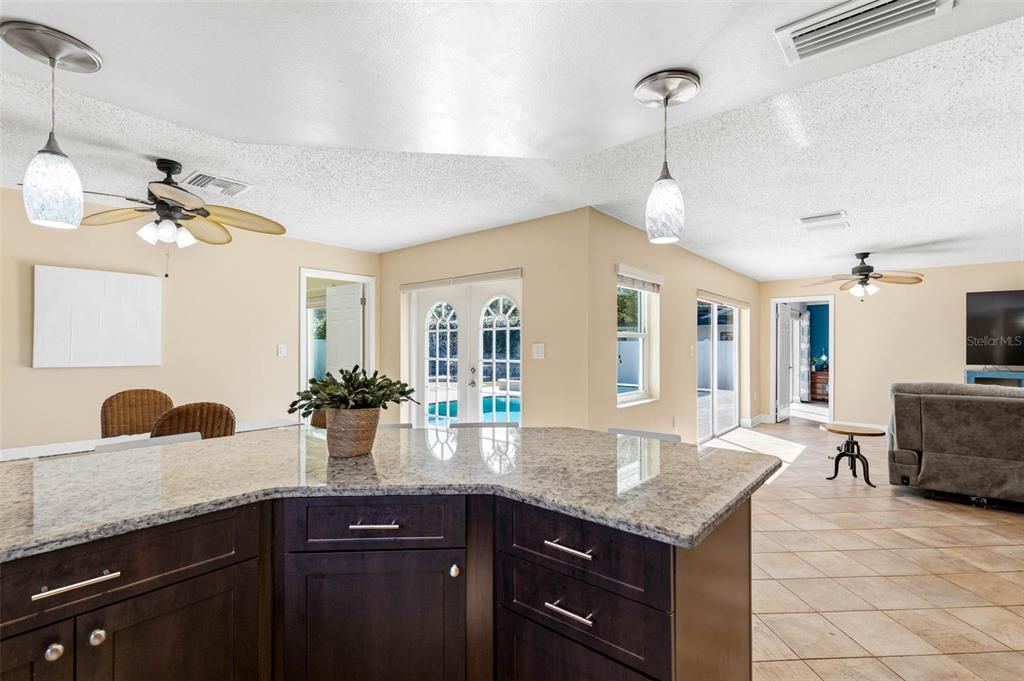 For Sale: $475,000 (3 beds, 3 baths, 1654 Square Feet)