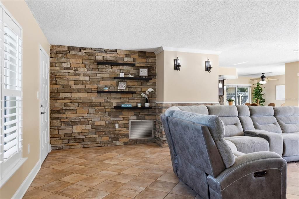 For Sale: $475,000 (3 beds, 3 baths, 1654 Square Feet)