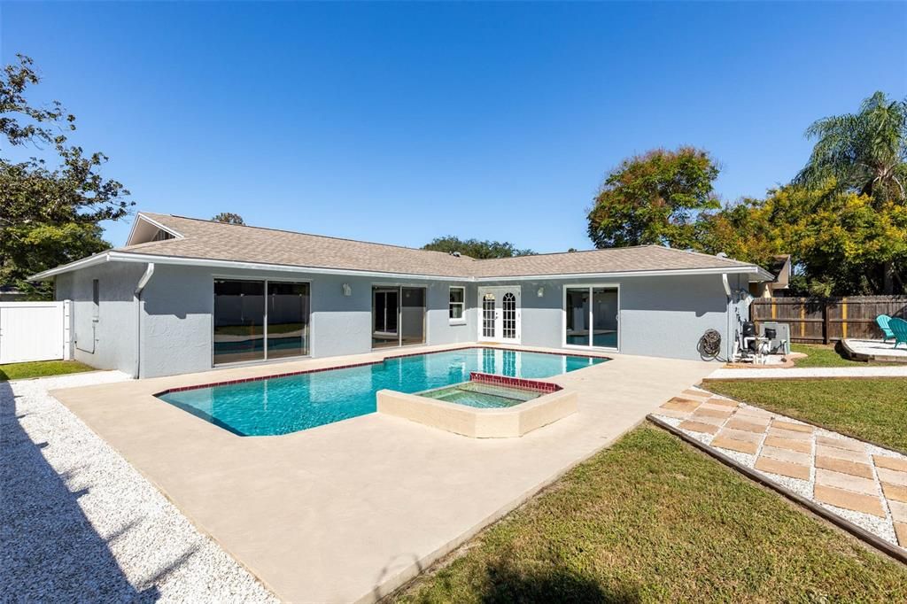 For Sale: $475,000 (3 beds, 3 baths, 1654 Square Feet)