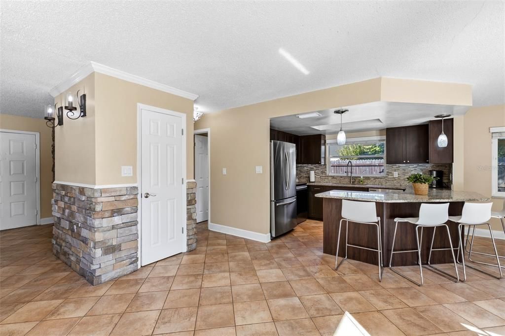 For Sale: $475,000 (3 beds, 3 baths, 1654 Square Feet)