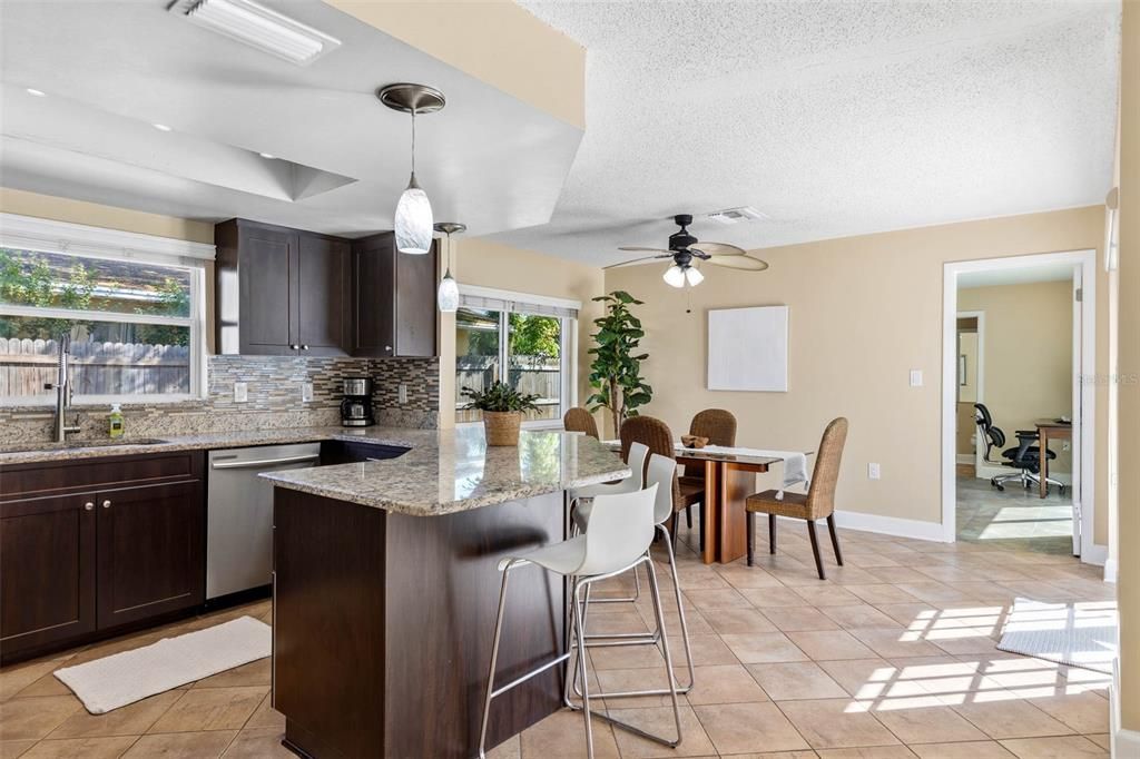 For Sale: $475,000 (3 beds, 3 baths, 1654 Square Feet)