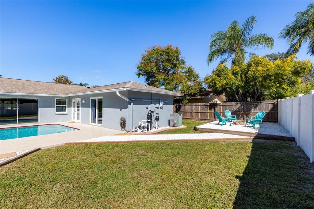 For Sale: $475,000 (3 beds, 3 baths, 1654 Square Feet)