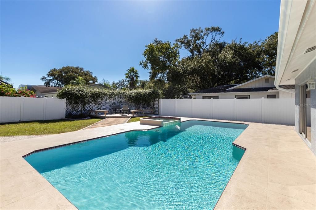 For Sale: $475,000 (3 beds, 3 baths, 1654 Square Feet)