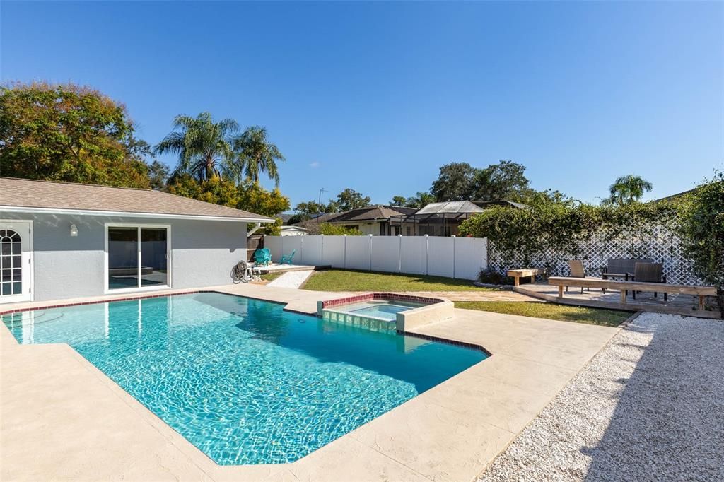 For Sale: $475,000 (3 beds, 3 baths, 1654 Square Feet)