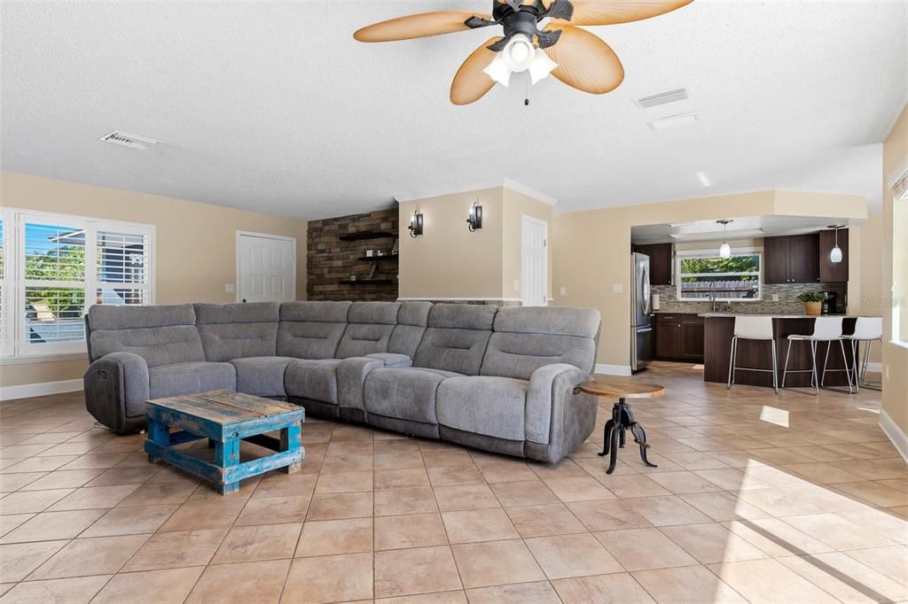 For Sale: $475,000 (3 beds, 3 baths, 1654 Square Feet)