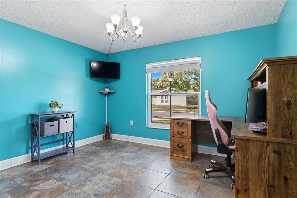 For Sale: $475,000 (3 beds, 3 baths, 1654 Square Feet)