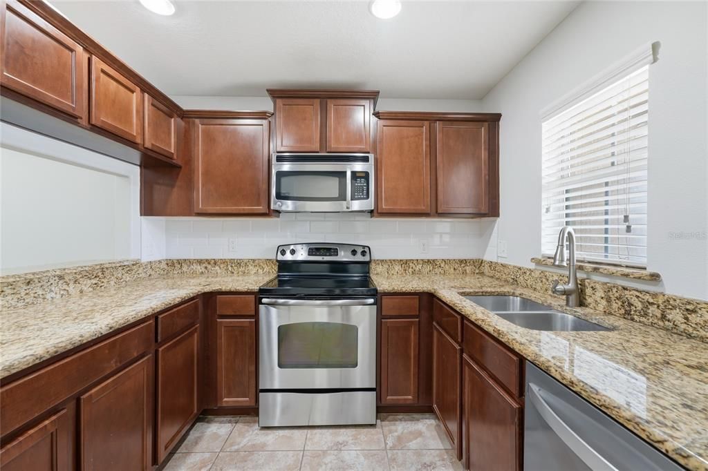 For Sale: $229,000 (2 beds, 2 baths, 1564 Square Feet)