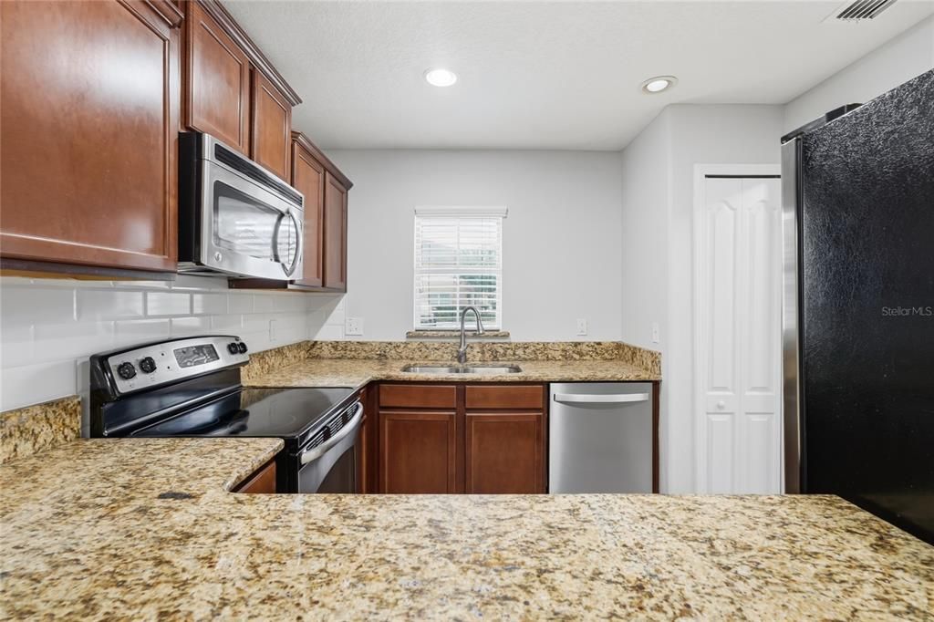For Sale: $229,000 (2 beds, 2 baths, 1564 Square Feet)